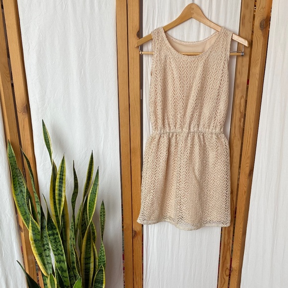 Vintage lace mini dress - Picture 2 of 7